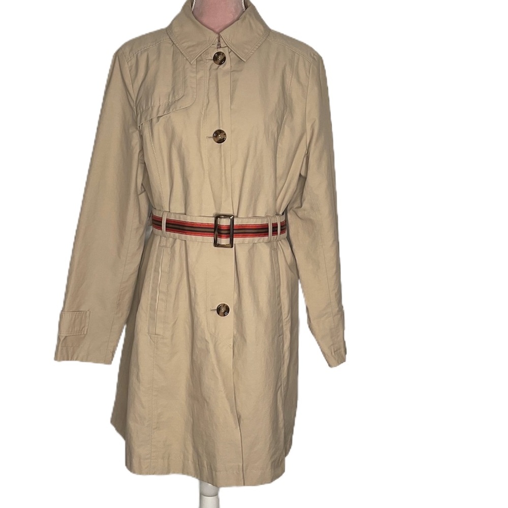 Elegant Beige Trench‎ Coat with Belt